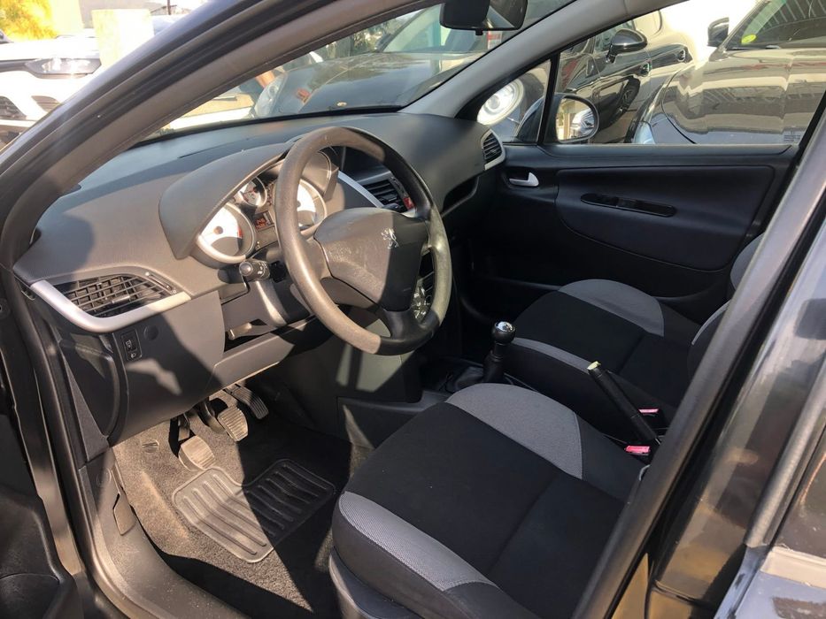 Peugeot 207 gasolina 140mil klm