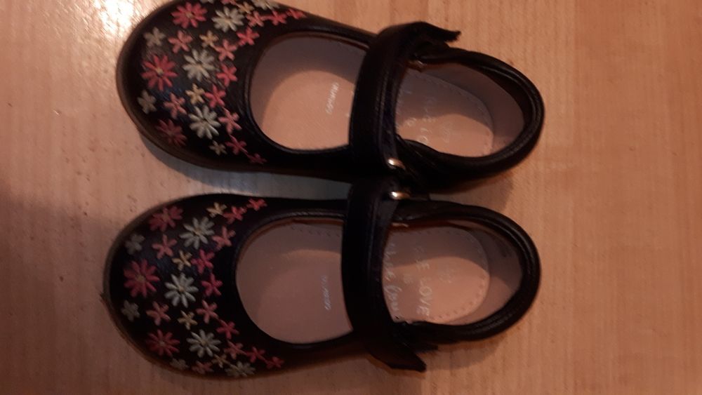 Туфлі, макасини,