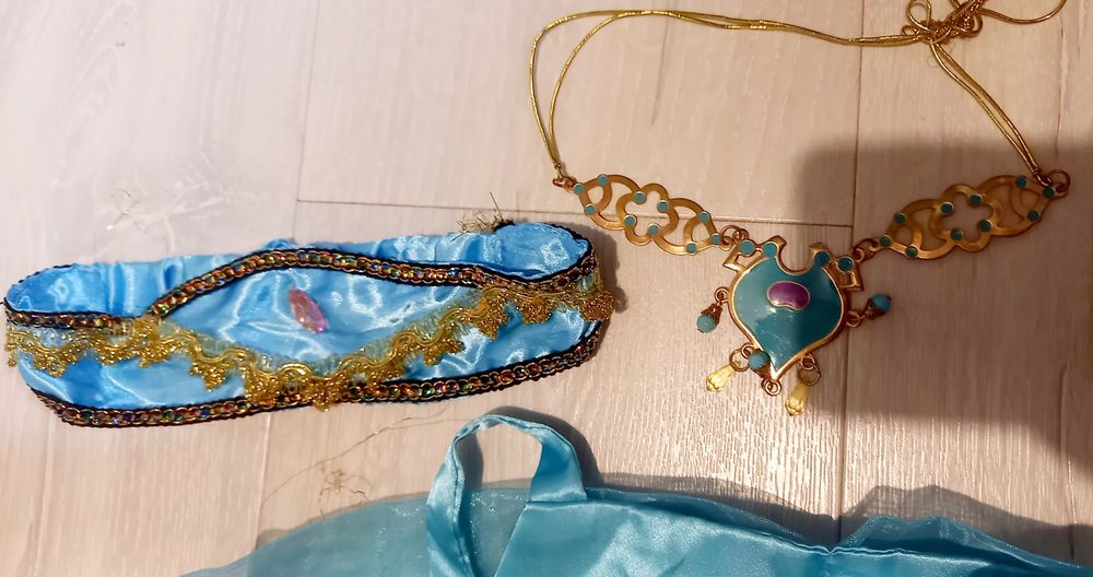 Stroj karnawałowy  Ksiazniczka Jasimna Aladyn 7-8lat