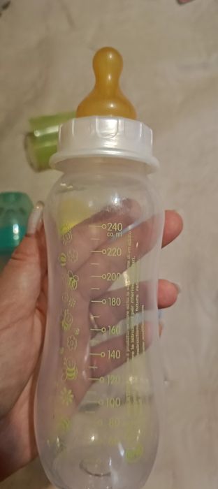 Пляшки для годування