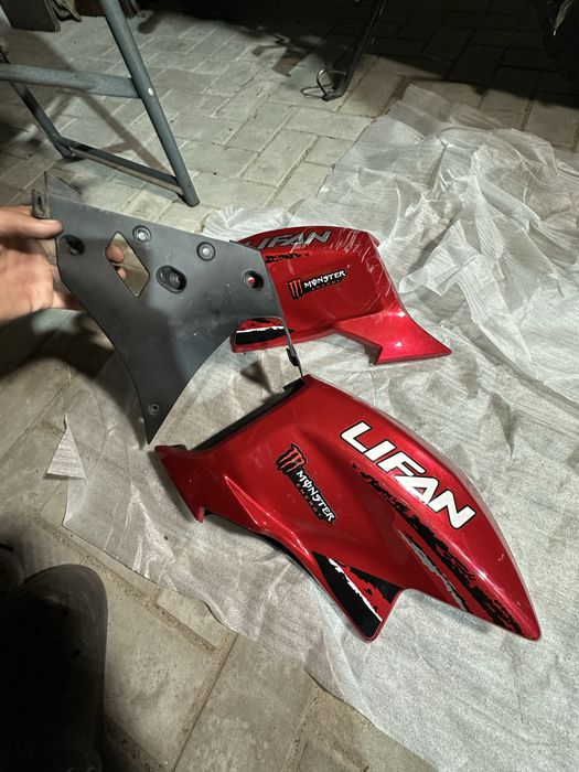 Продам пластик правий на бак ліфан кп 200