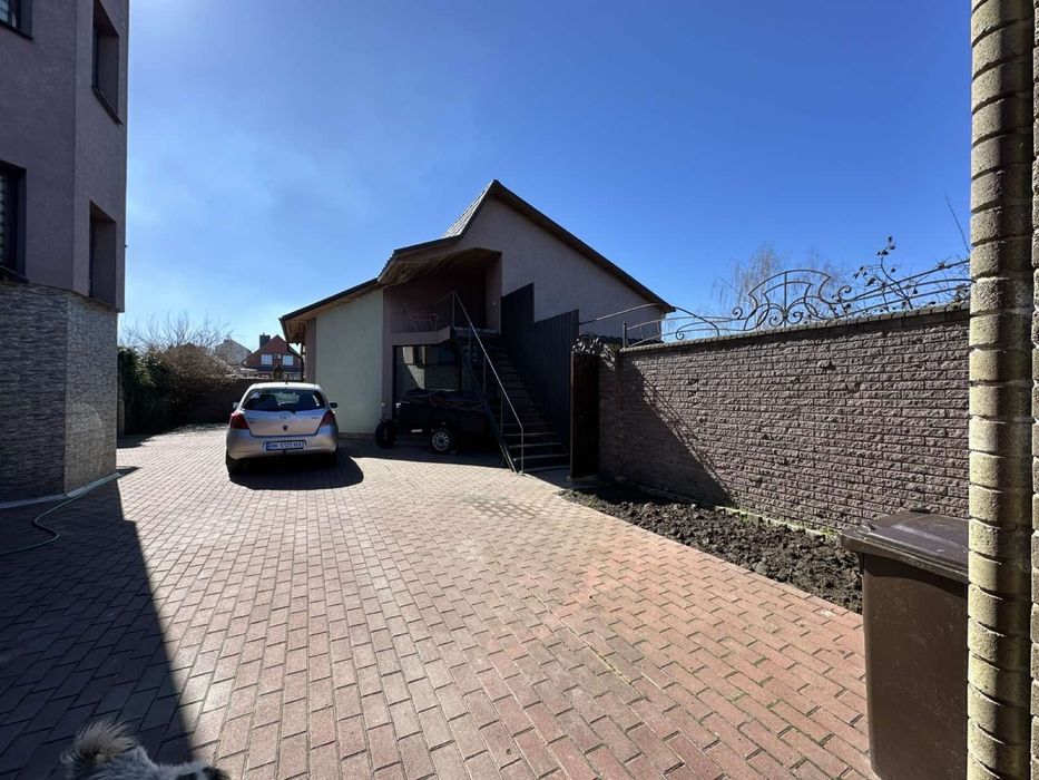 Будинок. Карпилівка. Басейн. Газове і твердопаливне опалення