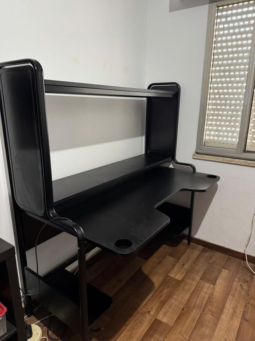 Secretária gaming preta