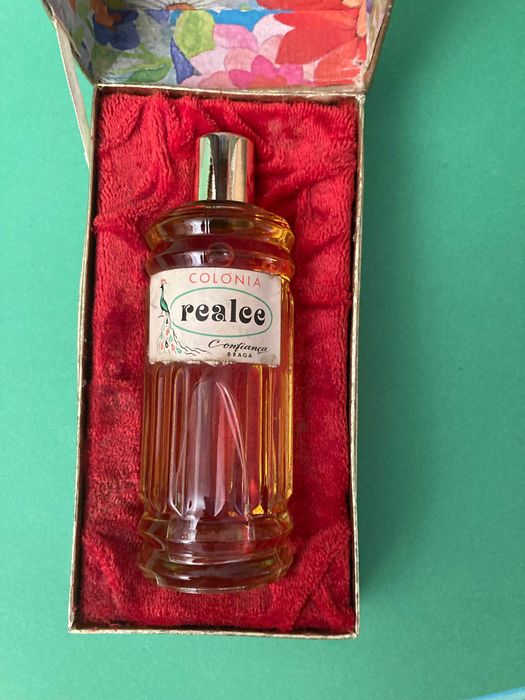 Caixa Frasco Colónia Perfume Realce da Confiança Ach Brito Antiga