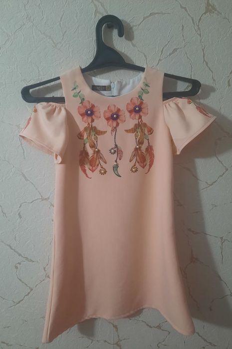 Рожева сукня для дівчинки