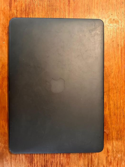 MacBook Air 13 (SSD 250 GB) com capa e carregador