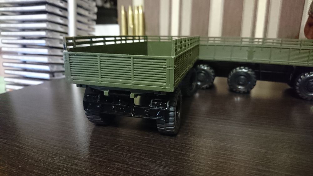 Моделі автівок, вантажівка МАЗ-7310 з причепом , 1-43 з колекції