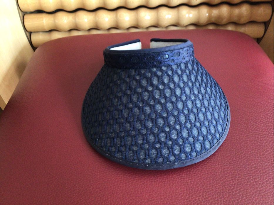 Daszek na slonce granatowy rozmiar uniwersalny nowy