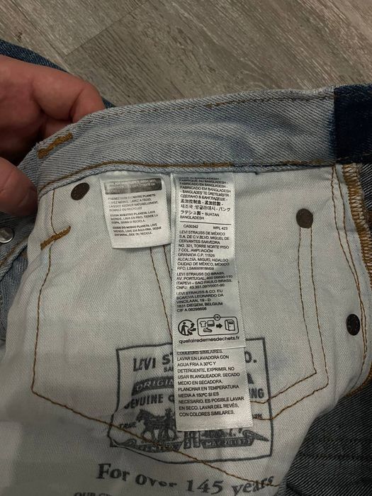 Levi's baggy jeans
