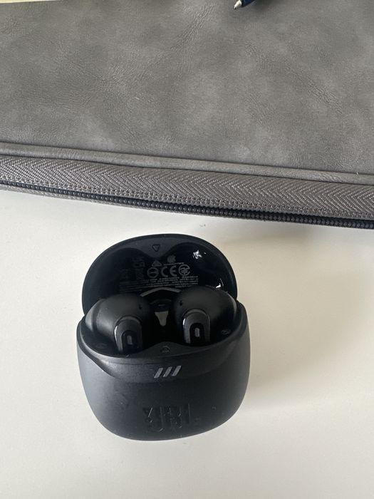 Fones JBL com cancelamento de ruido