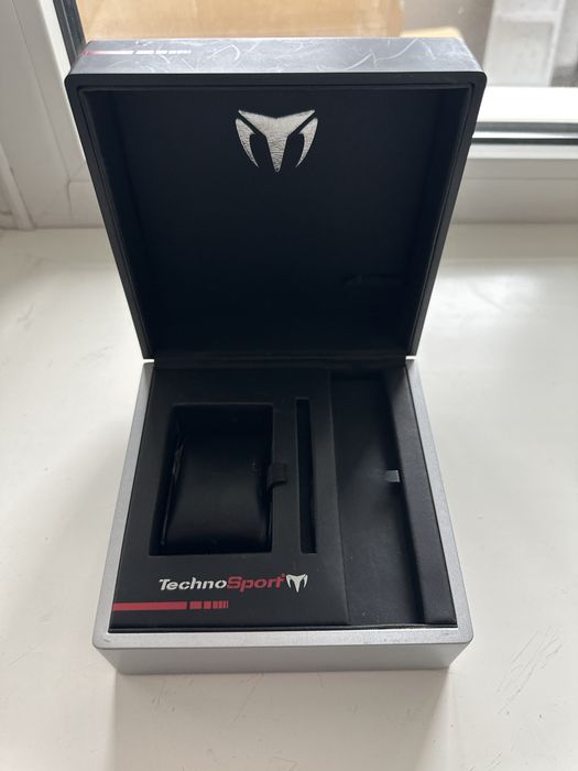 Мужские часы Technomarine dual time UF6 swiss made