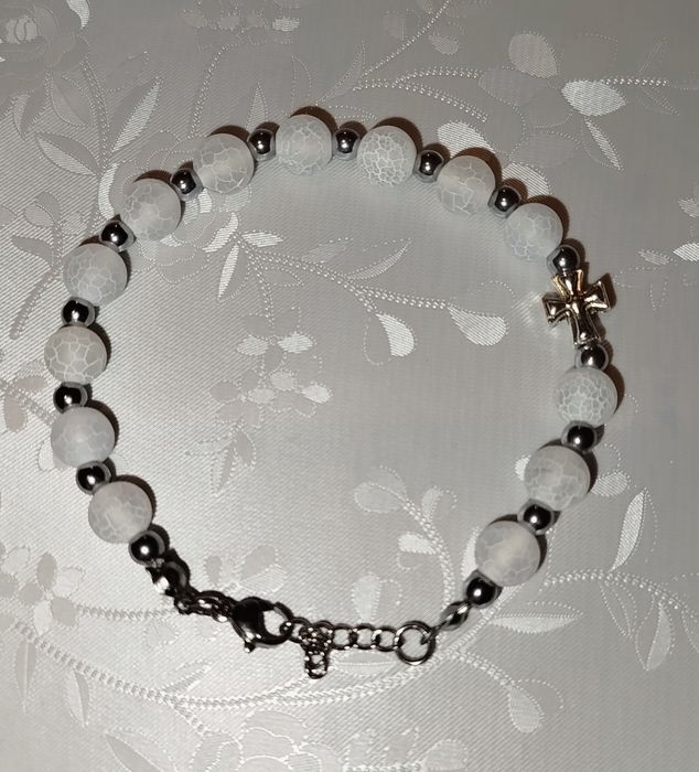 Biały różaniec na rękę z kamieni naturalnych agat rękodzieło