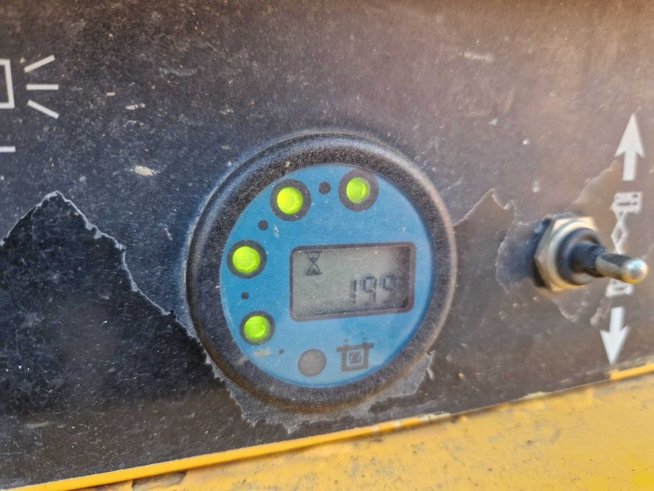 Ножничний підйомник Haulotte Compact 10N, акамуляторний, пеканіска