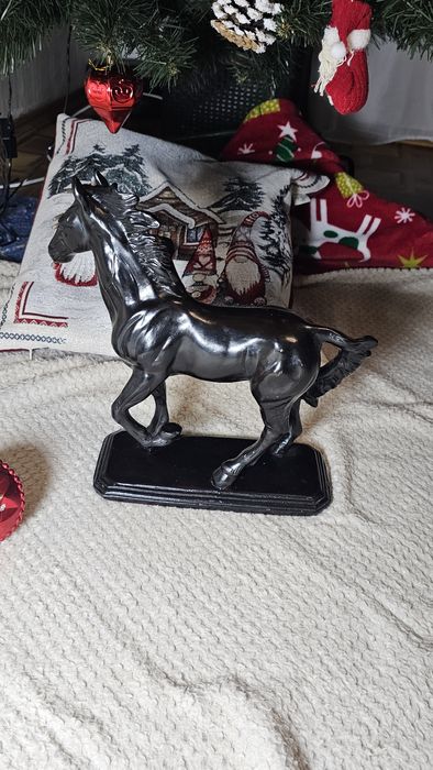 Статуетка коня лошади