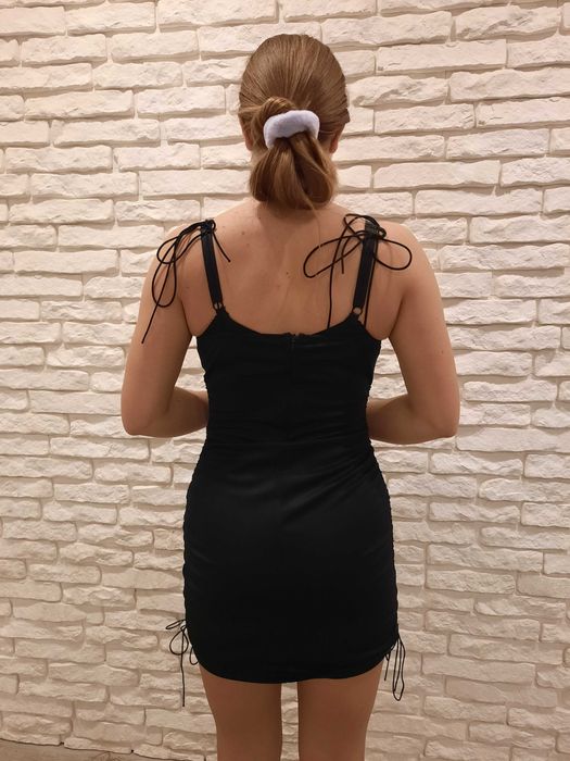 Czarna mini sukienka urodziny impreza