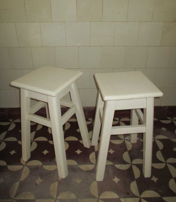 Mesa de Cozinha Dobrável Formica + 2 Bancos Madeira