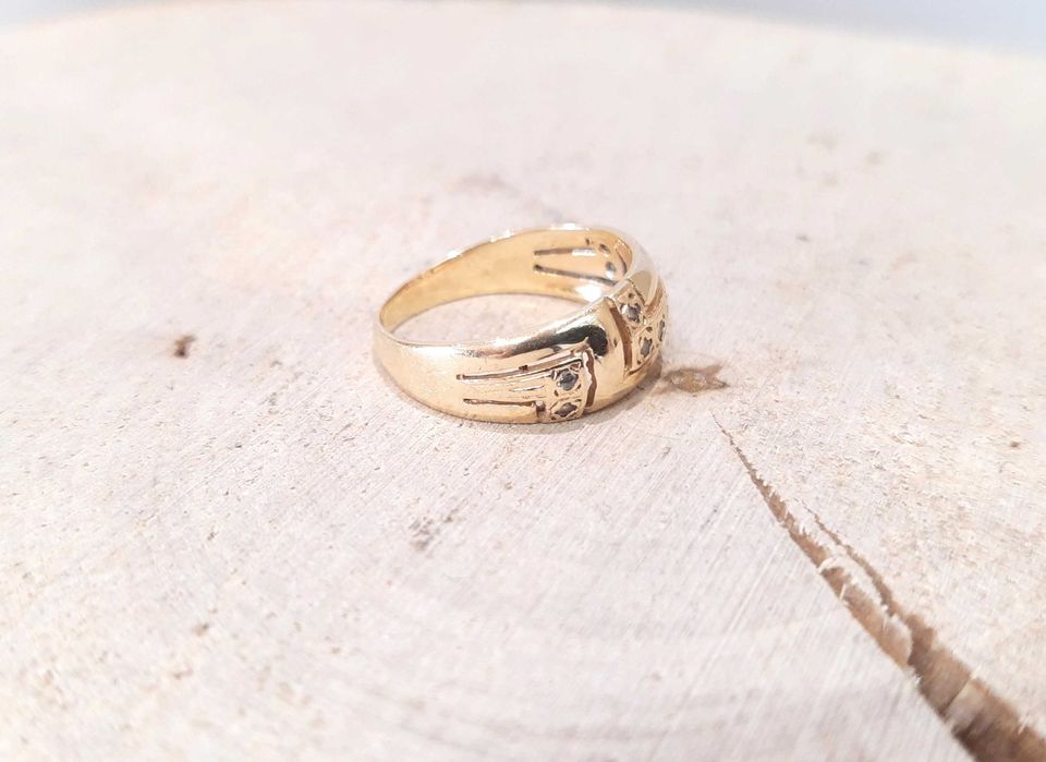 Złoty pierścionek p.585/3,74g