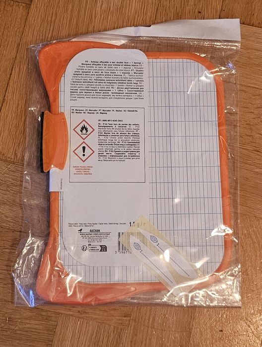 Nowa tabliczka suchościeralna z gąbką