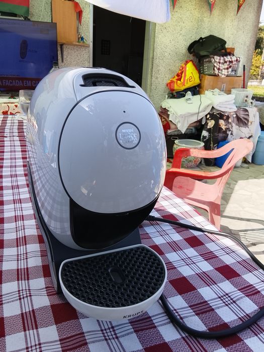 à venda: máquina de café branca completamente nova Dolce Gusto Krups.