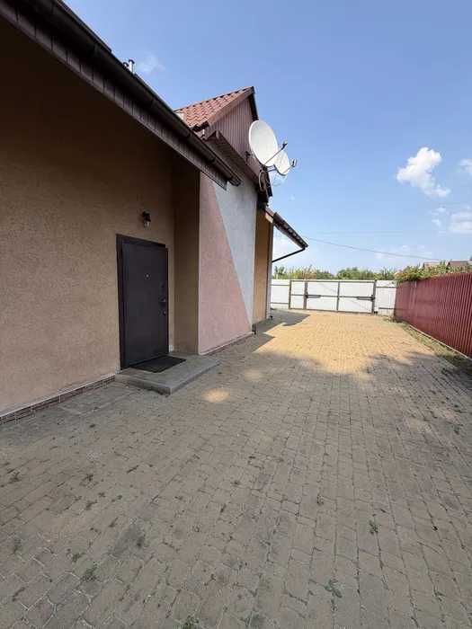 Продам будинок с.Бабинці.Тераса,горище,вихід до лісу