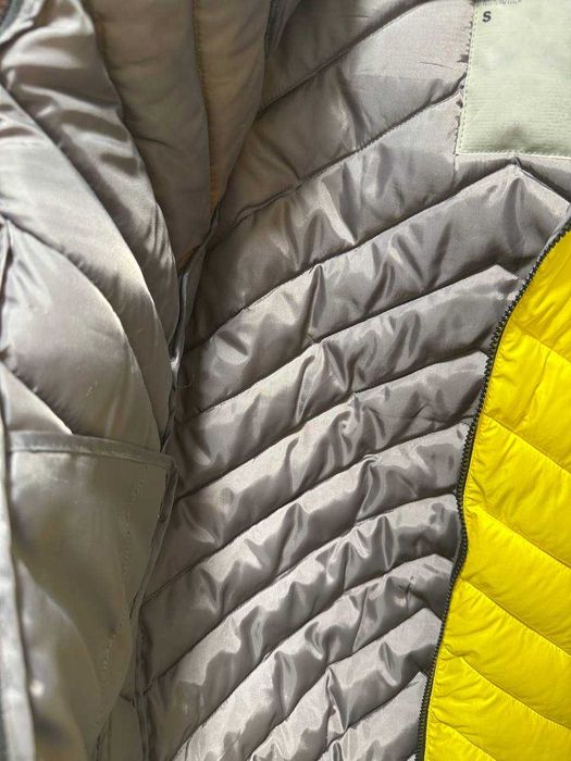 Жовта куртка розмір S