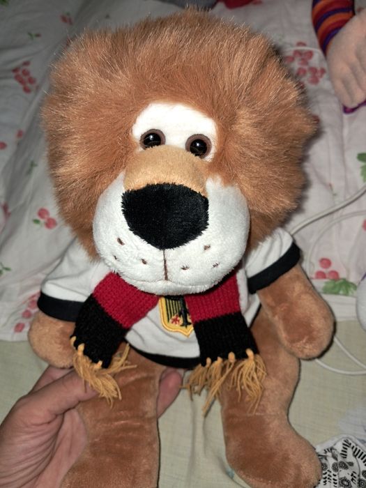 Левчик, красунчик.