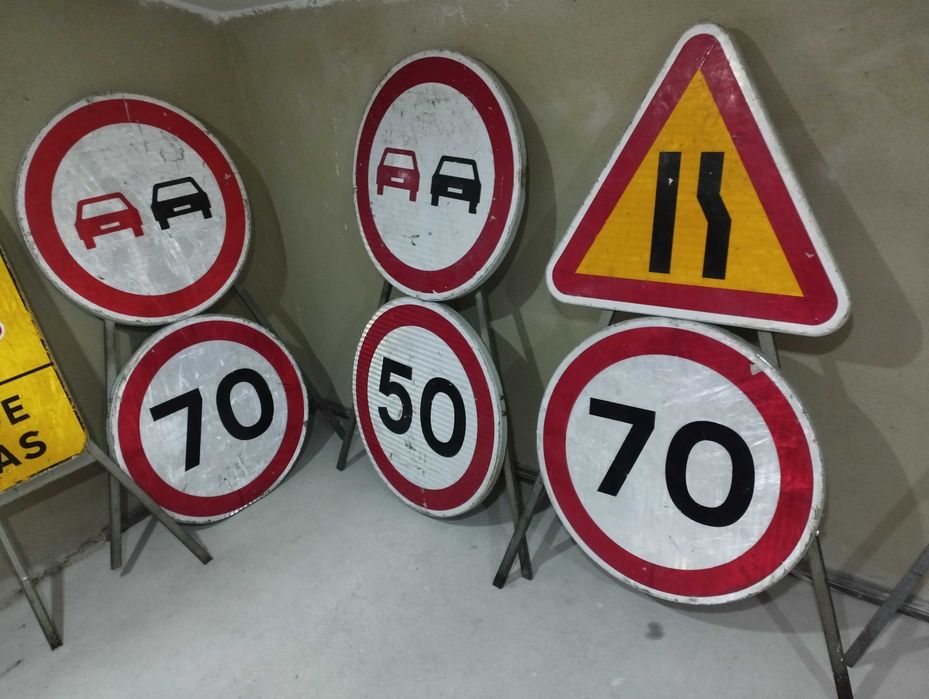 Sinalização de obras completa