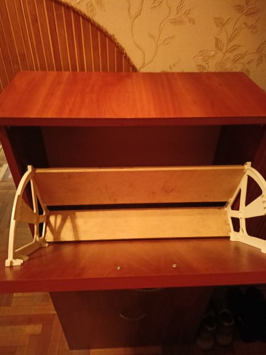 Тумбочка під взуття