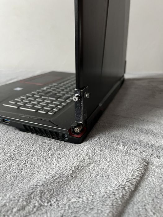 MSI GE73 7RD i7 8GB GTX 1050TI