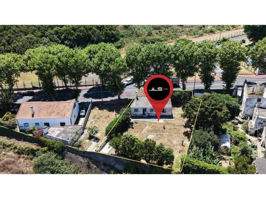 Moradia inserida em terreno de 569m2, Ponta Delgada Ilha de São Miguel