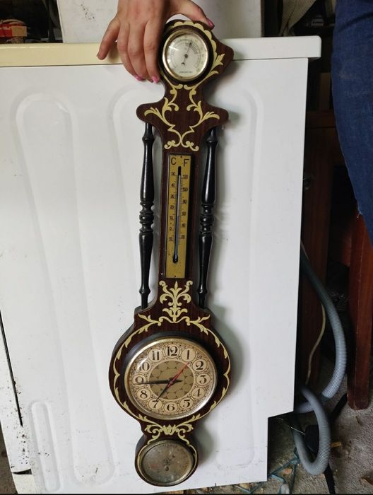 Relógio antigo em bom estado