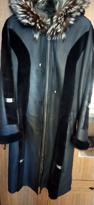 Продам женскую дубленку.