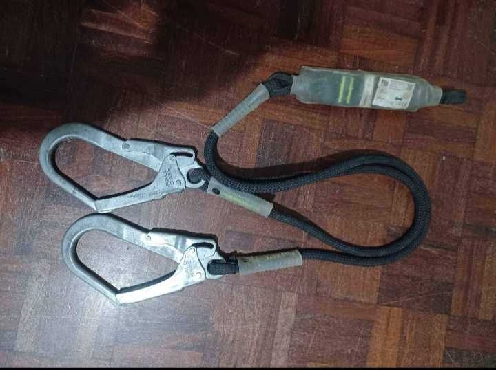 Correia de segurança dupla