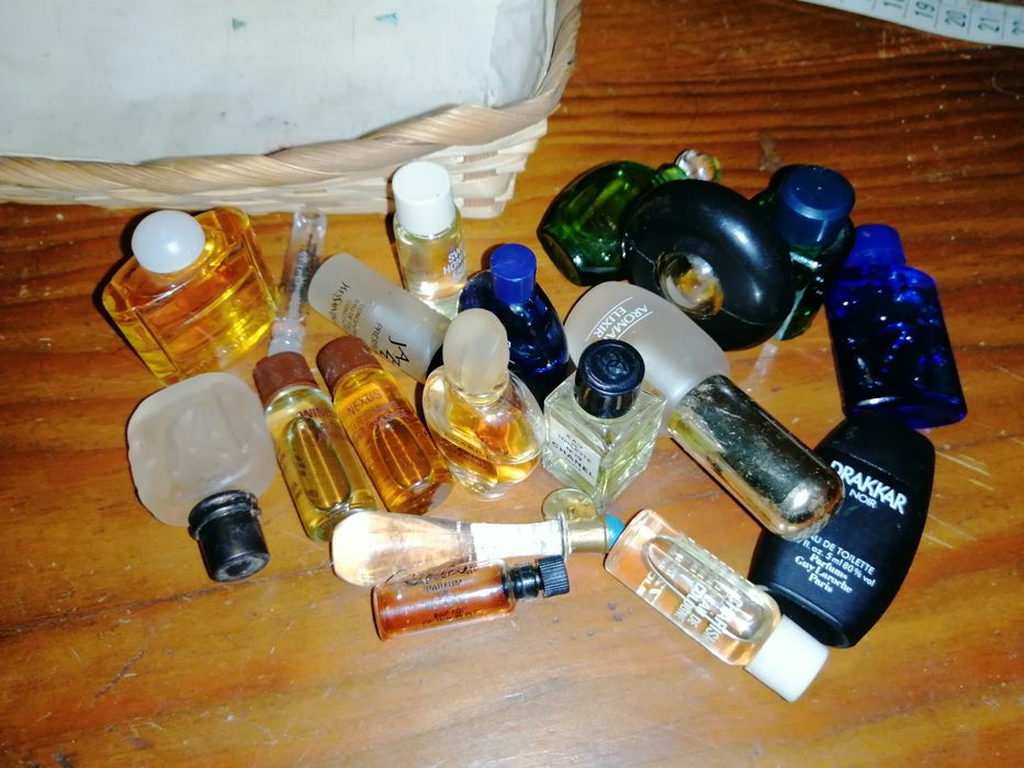 Golas em lã e perfumes miniaturas