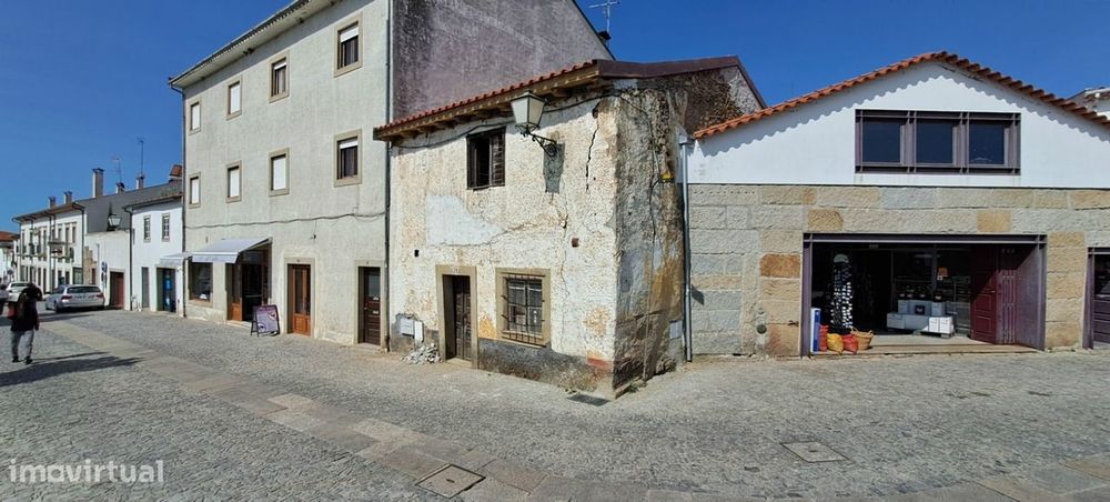 Moradia para Restaurar, zona histórica de Miranda do Douro