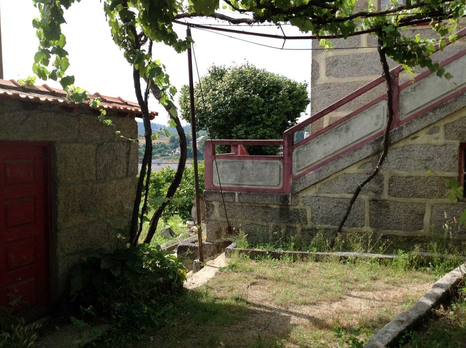 Casa em Pedra, São Martinho do Campo- Sto Tirso
