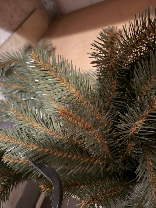 Choinka sztuczna świerk 220 cm + ozdoby + lampki – komplet