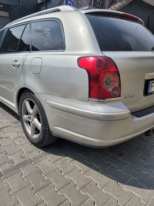 Кришка багажника toyota avensis задня ляда зі склом тойота авенсіс