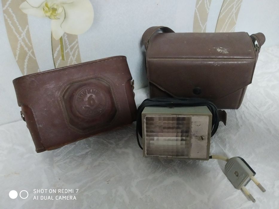 Продаю фотоаппарат Зоркий-6 с объективом Индустар-50 и вспышкой Фотон