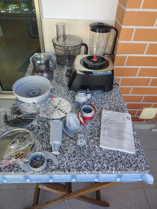Robot de Cozinha Bosch MultiTalent 8 – 1250W, inox, com liquidificadora e muitos acessórios
