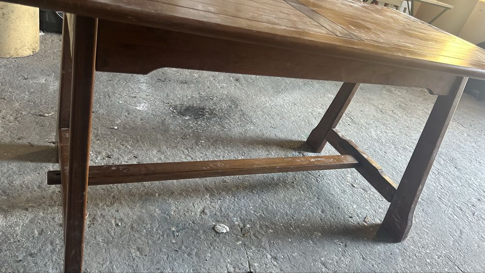 Mesa de Jantar em Madeira – Grande e Resistente