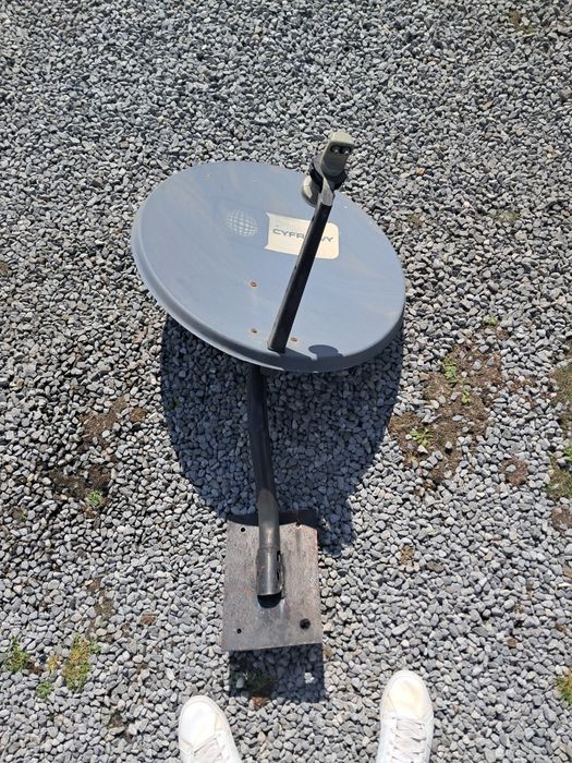 Antena satelitarna