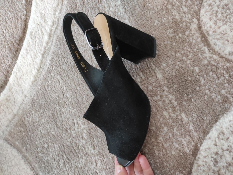 Босоніжки  чорні