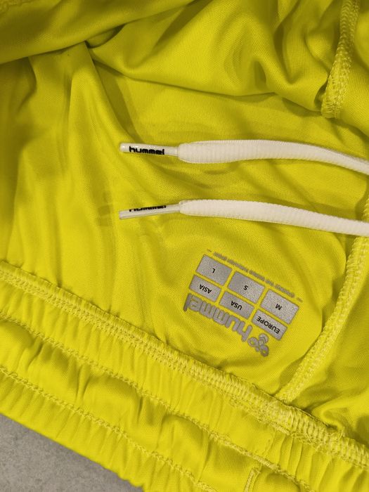 Krótkie spodenki treningowe Hummel roz. M sportowe