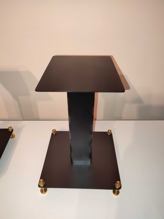 Stojaki głośnikowe, biurkowe.