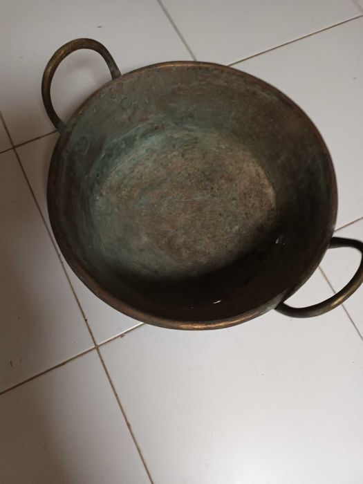 Tacho de arame, em cobre.