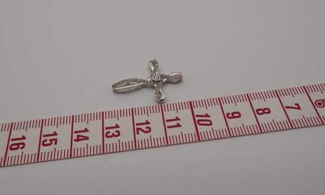 Srebrny krzyż krzyżyk z diamentami 0,35 ct.