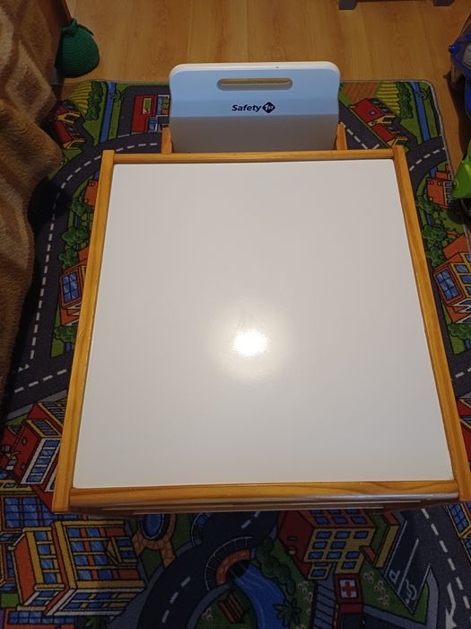 Cadeira e mesa para bebé