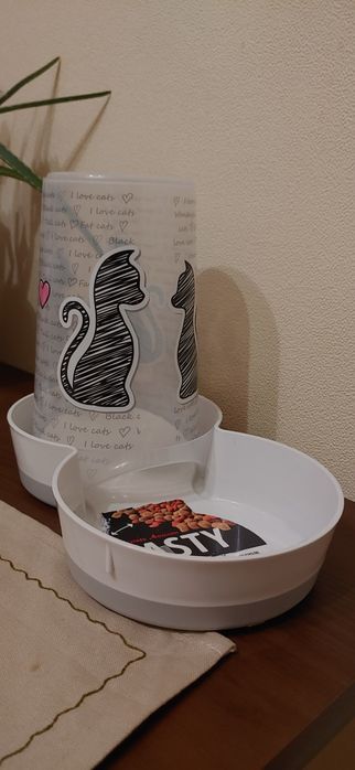 Миска-годівничка для кота