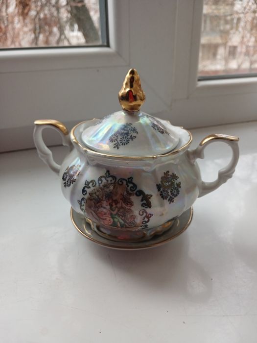 Сахарница. Немецкий фарфор.